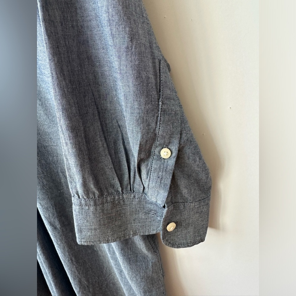 GAP MATERNITY - HI/LO HEM, 3/4 SLEEVES, LT WT CHAMBRAY TUNIC TOP - MEDIUM - Picture 3 of 6
